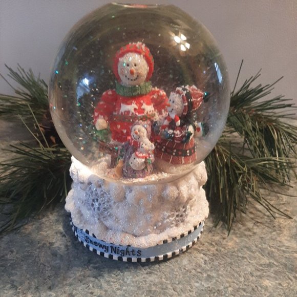 Snowmen Family Musical Glitter Snow Globe - Picture 3 of 12